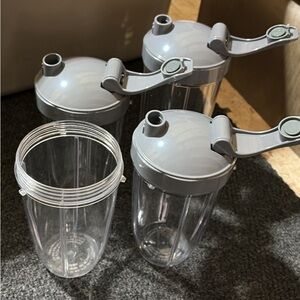 NutriBullet Set of Clear Cups with Gray Flip Lids - Set of 4 Cups/3 Lids